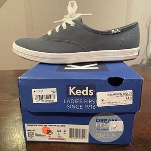 Women’s Green Keds